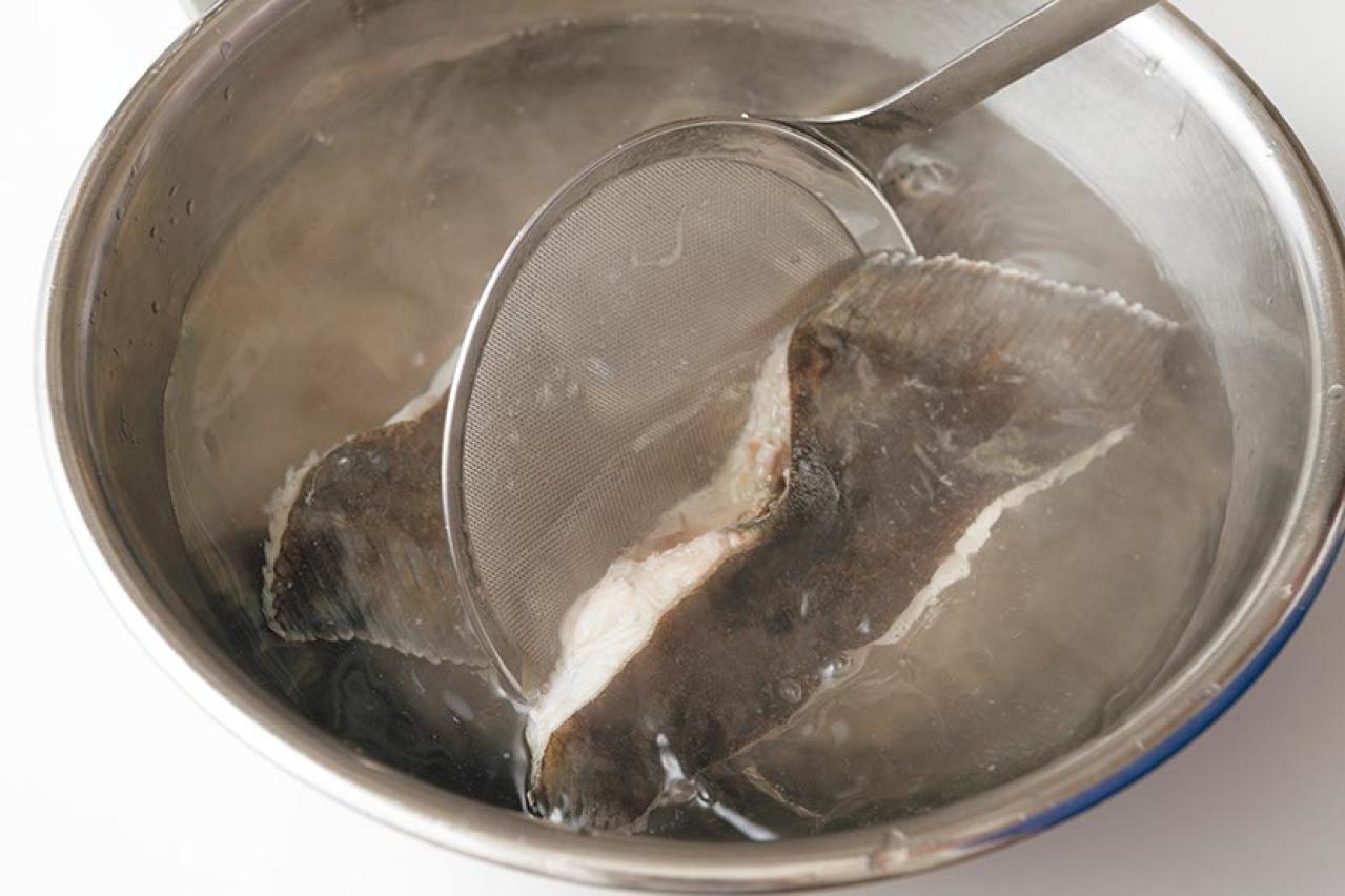 隠し味は“マーマレード”と“練乳”!?【三國シェフ】流・魚介の定番おかず2選「魚の煮つけ／えびマヨ」（画像4）