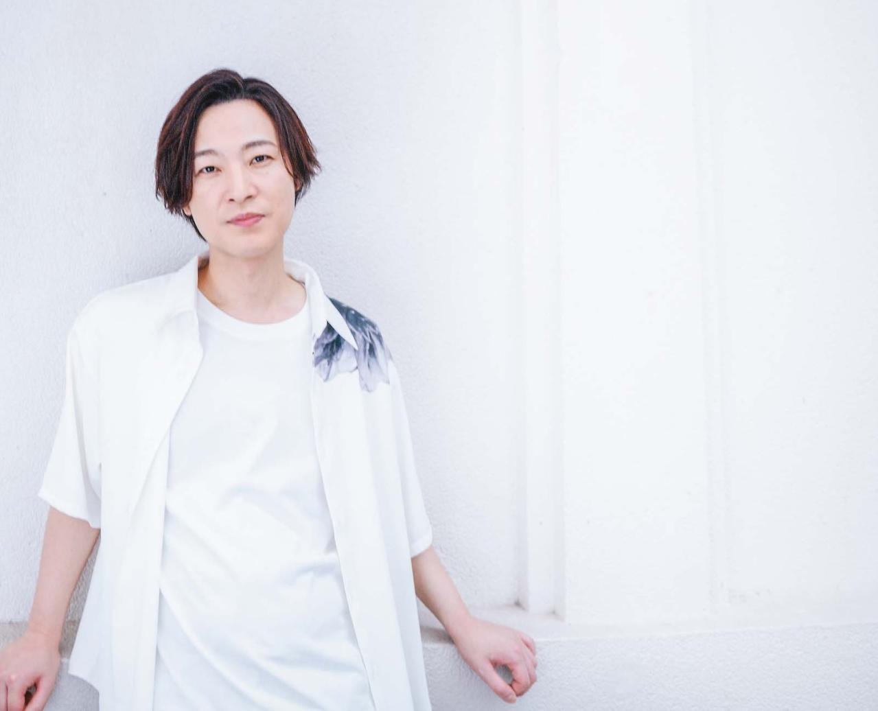 【山内惠介さん】最新写真集のカットを公開！ エネルギッシュなステージを支える、日課とは？（画像5）