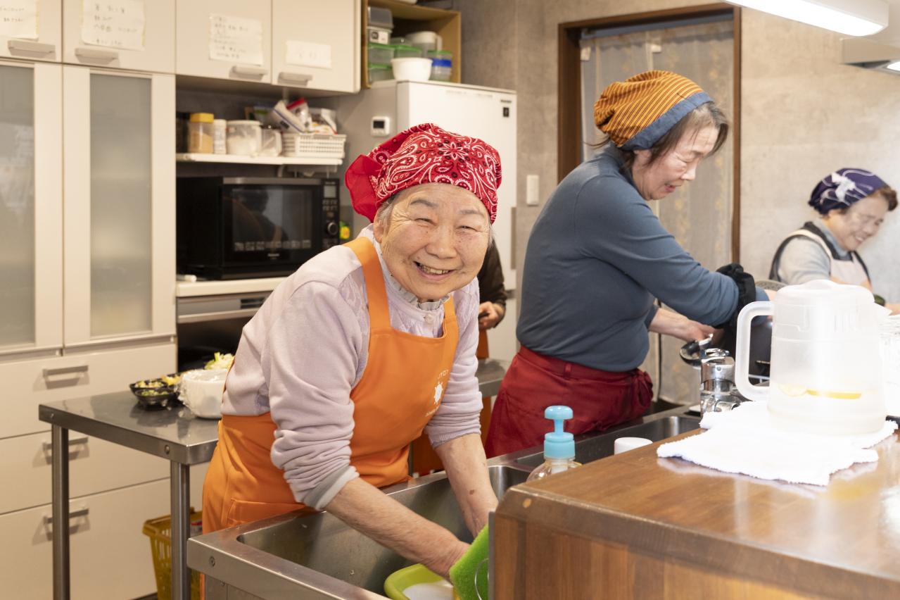 認知症でも前向き！全国7人のうち1人に選ばれた、82歳・元教師の「私らしさを忘れない」コツ