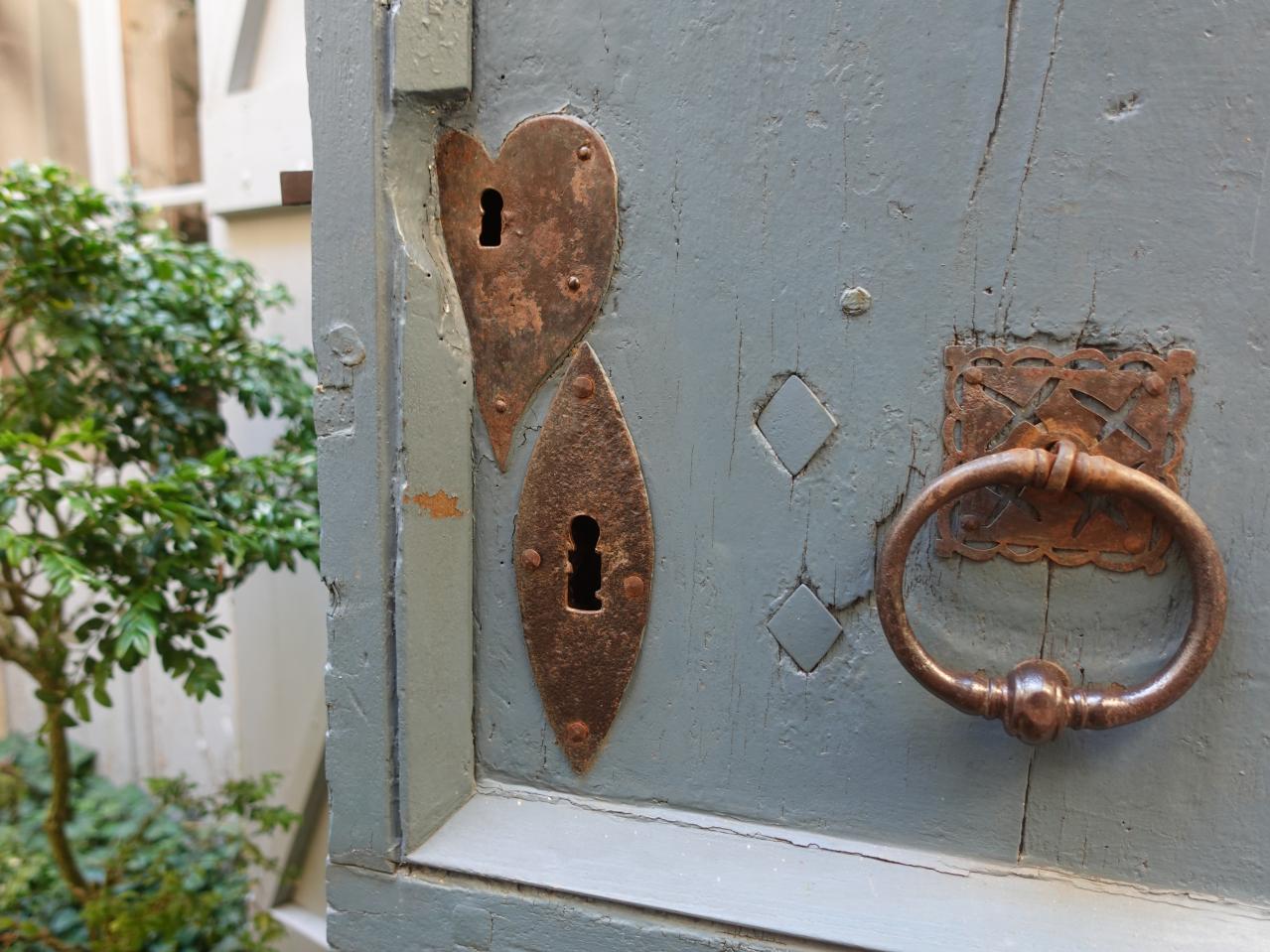 南仏の片田舎でアンティーク店を営む69歳。魔女の館のような中世の家で語る「修復とは、家の魂を尊重すること」（画像3）