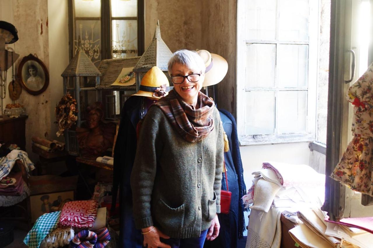 南仏の小さな村で現役、69歳アンティーク商が語る「人間に本当に必要なものは、実はとても少ない」