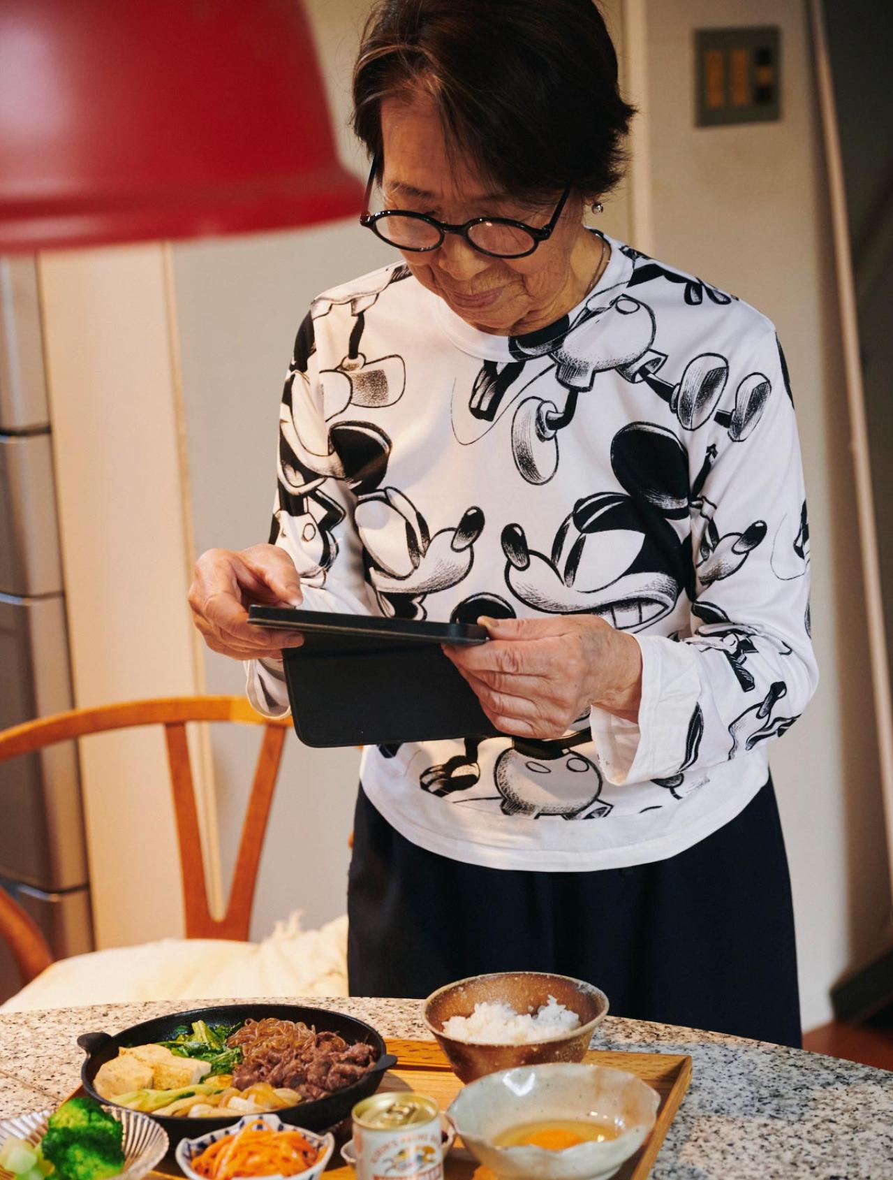 【92歳ひとり暮らし】の買い物スタイル！あえて坂道スーパーへ行く理由と「写真で整える」ひとりごはん術［粟辻早重さん］（画像3）