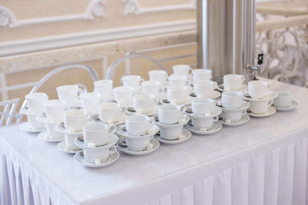 【参加費1万6000円で水だけ？】意外と過酷な「代理婚活交流会」の現実…30代独身の息子を持つ親が困惑した「お相手」親子の関係性（画像2）