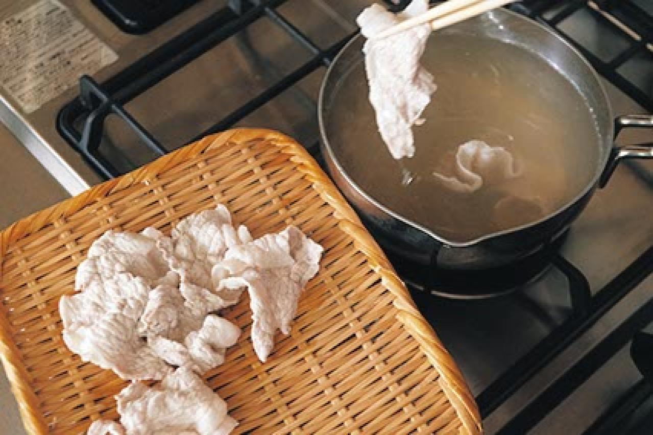 【豚肉のおかず】が手早くできる「甘酢無限つゆ」活用レシピ2選「豚こまボール甘酢あん／豚しゃぶ香味だれ」（画像7）