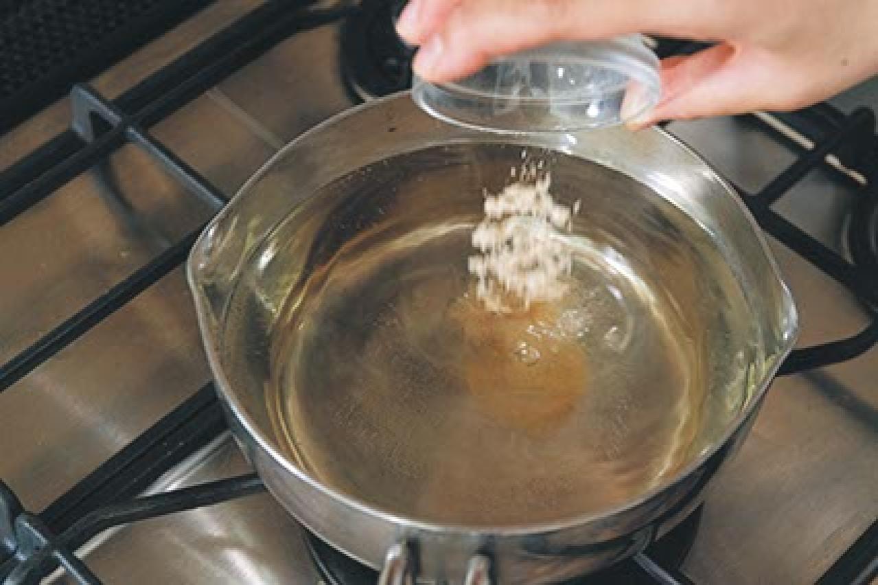 【豚肉のおかず】が手早くできる「甘酢無限つゆ」活用レシピ2選「豚こまボール甘酢あん／豚しゃぶ香味だれ」（画像5）