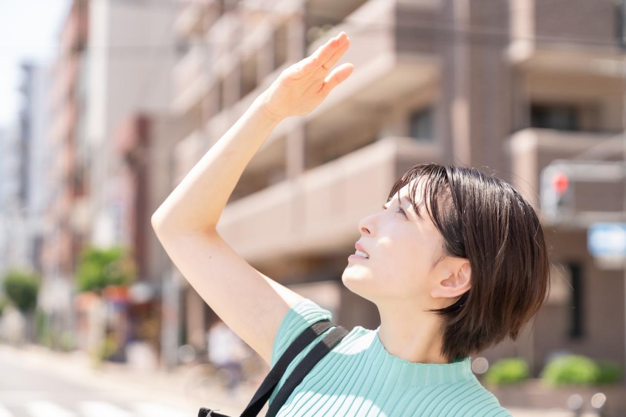 紫外線より実は強力！【近赤外線】がシワやたるみの原因かも!? 対策法を医師が解説