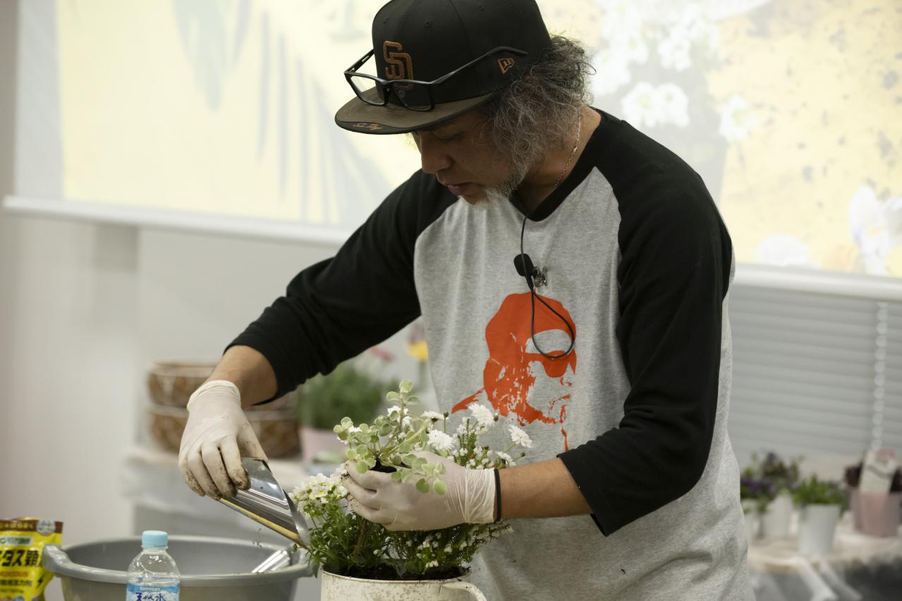 寄せ植えで失敗する原因は「土の入れ方」にあり!?  YouTubeで大人気！【オニちゃん】直伝（画像4）