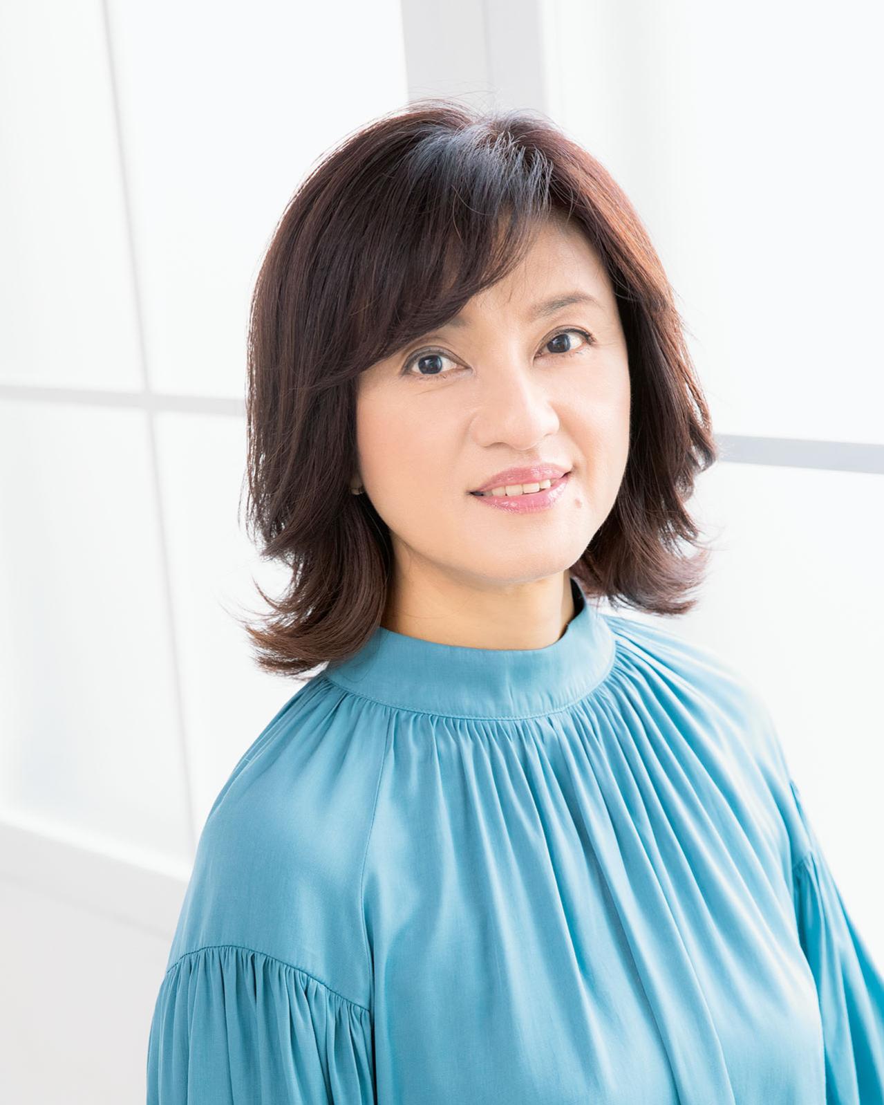 顔まわりのふんわり感で−5歳見え！【大人の外ハネミディアム】2選。人気サロン「natura」内藤新士さんが提案（画像2）