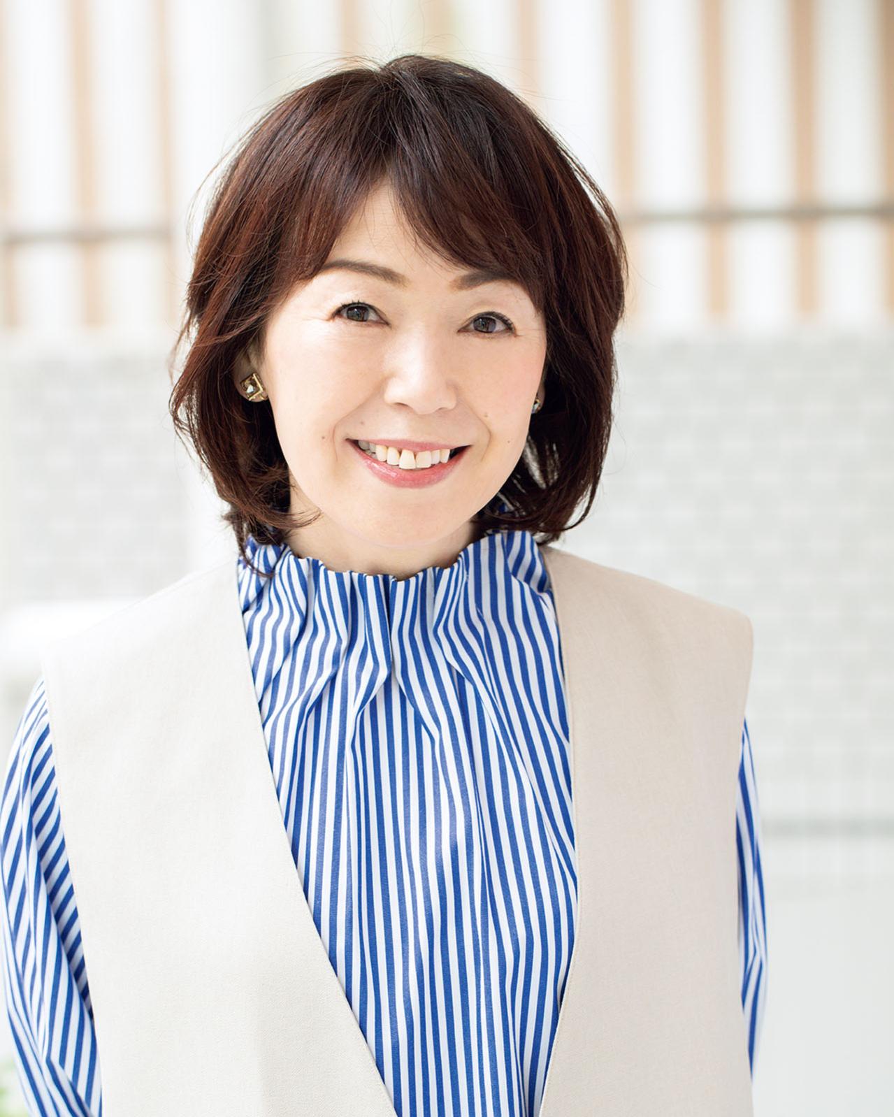 フェミニンさがたまらない！【大人のふんわりミディアムヘア】2選。人気サロン「えがお美容室」テルイタカヒロさんが提案（画像2）