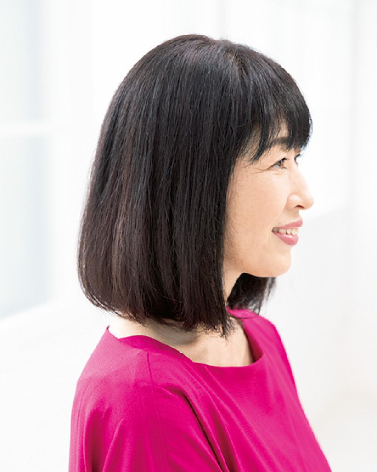 ツヤ＆軽やかさが若見えのカギ！【50代からのミディアムボブ】2選。人気サロン「natura」内藤新士さんが提案（画像3）