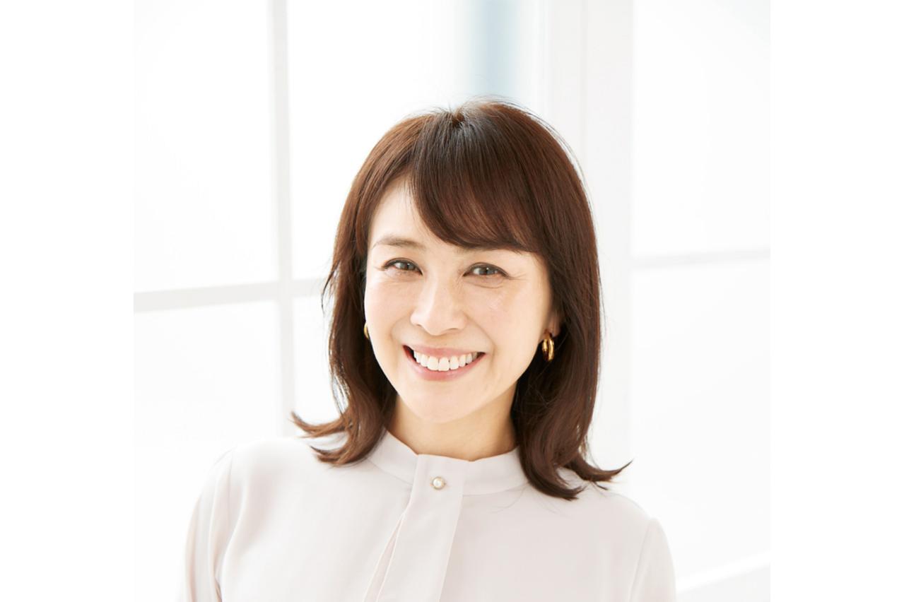 首元のくびれであか抜けた印象になる【50代からの外ハネミディアム】2選