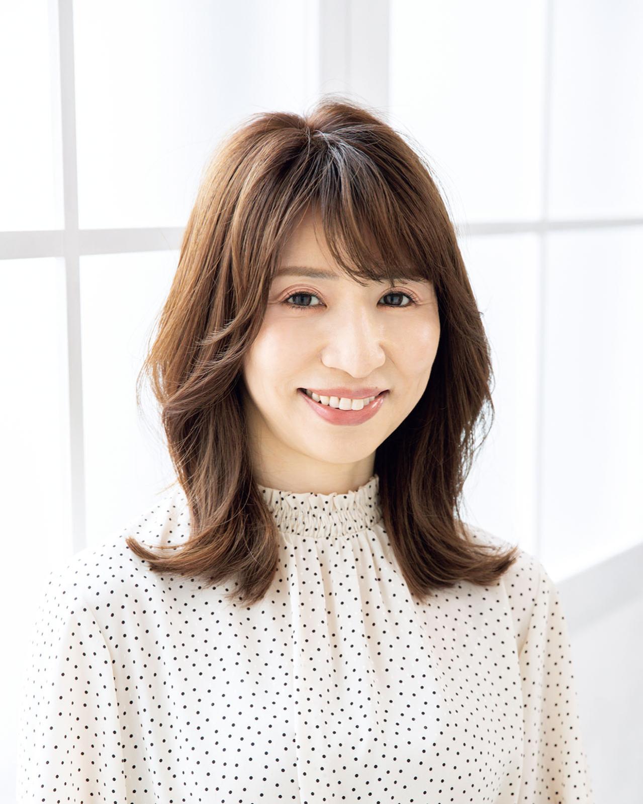 大人エレガントは【S字カール】がポイント！ 最旬ミディアムヘアスタイル2選（画像2）