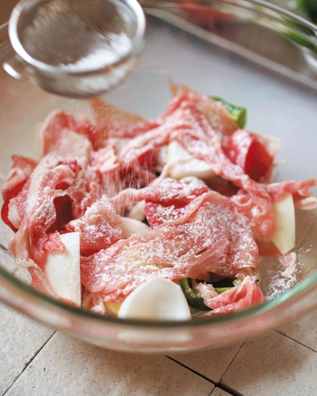 79歳・料理研究家の「食べて元気」電子レンジごはん：豚こまとトマトのとろみ炒めは8分で完成（画像3）