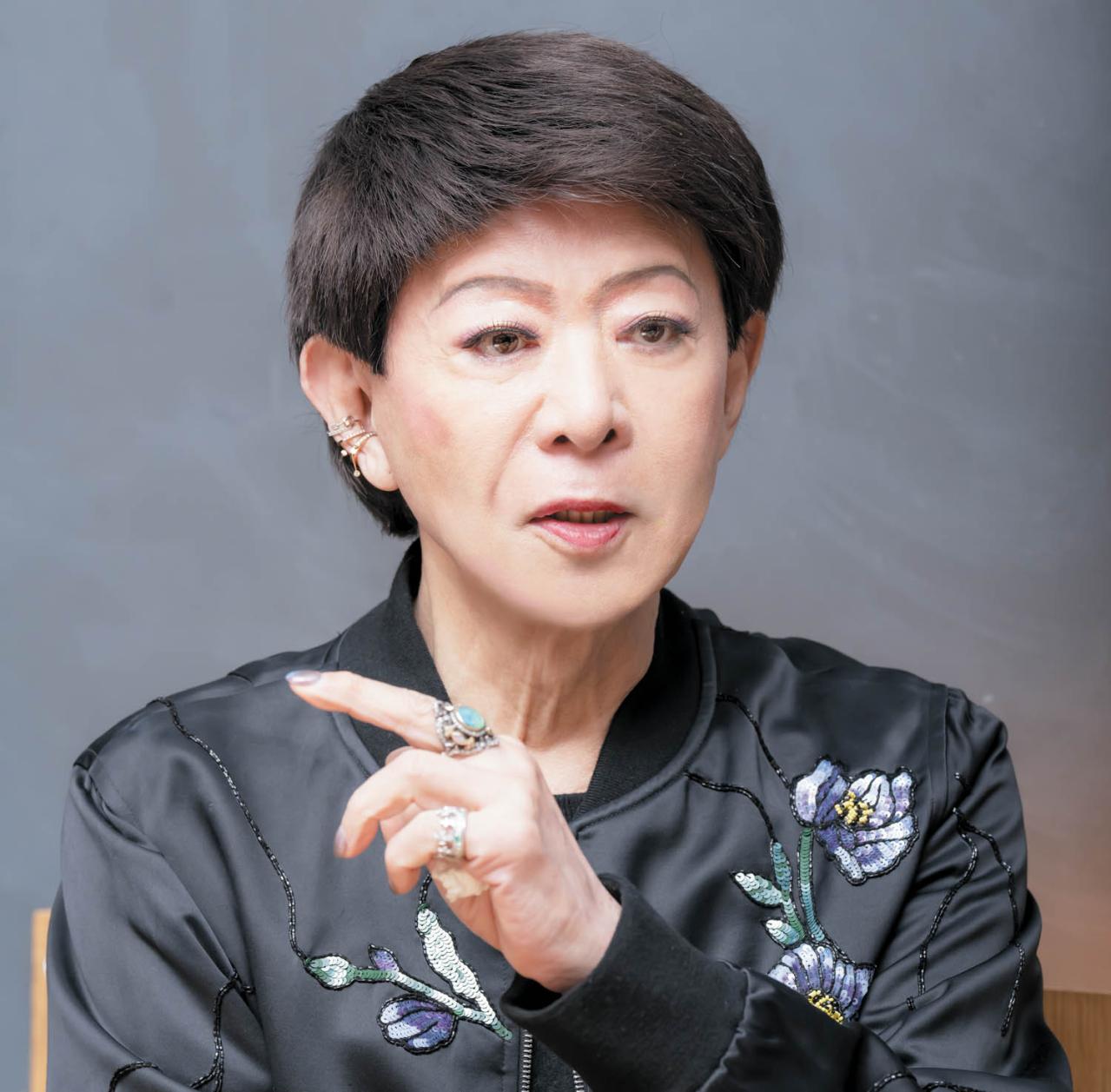 週刊誌に書かれた“あやしい噂”も笑い話に【美川憲一さん×安奈淳さん】の長い友情と「歌い続ける」日々（画像2）