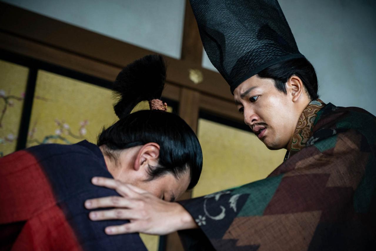 足利義昭（尾上右近）、明智光秀（要潤）