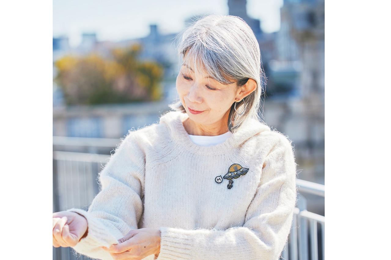 「いつか着るかも」をやめたら軽くなった。60歳・山岡まさえさんの“毎日の服”の選び方
