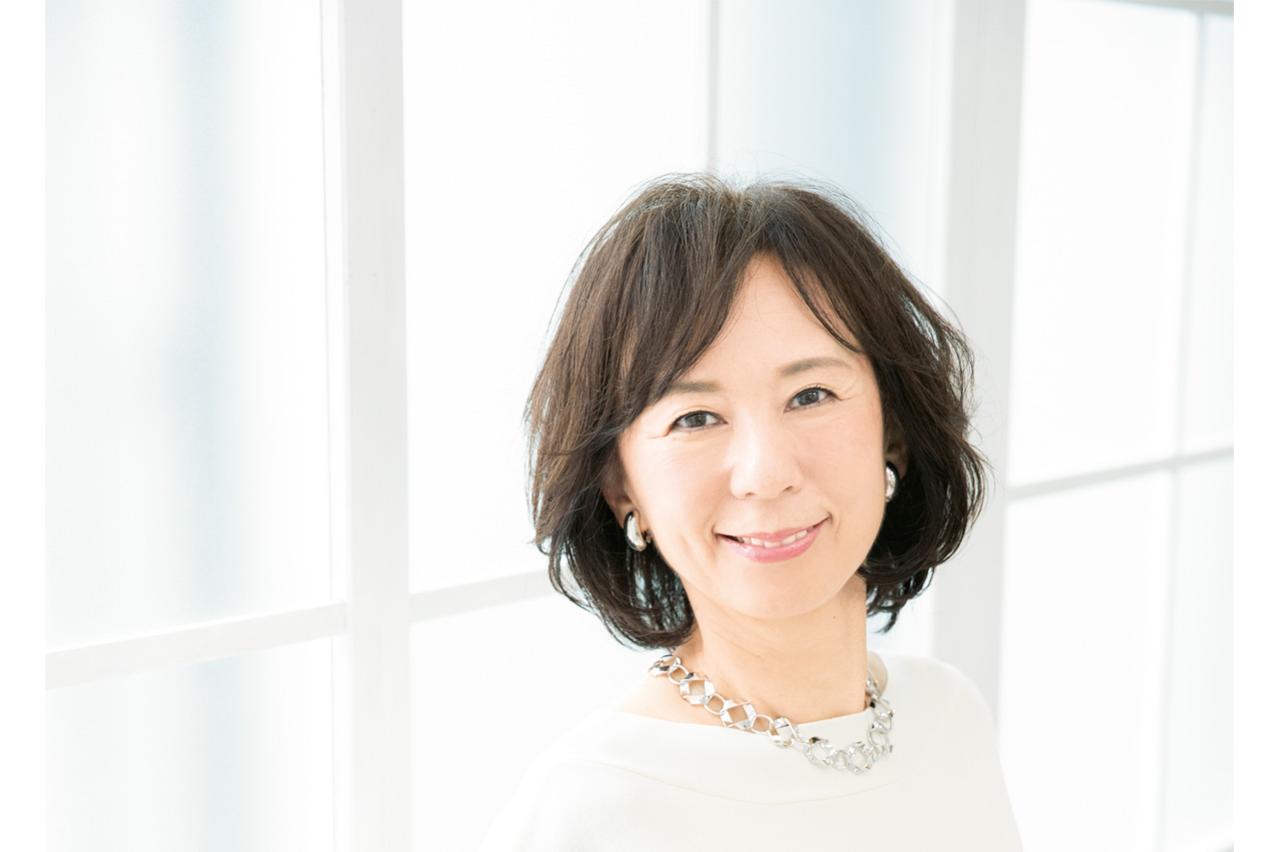 フェミニンさがたまらない！【大人のふんわりミディアムヘア】2選。人気サロン「えがお美容室」テルイタカヒロさんが提案
