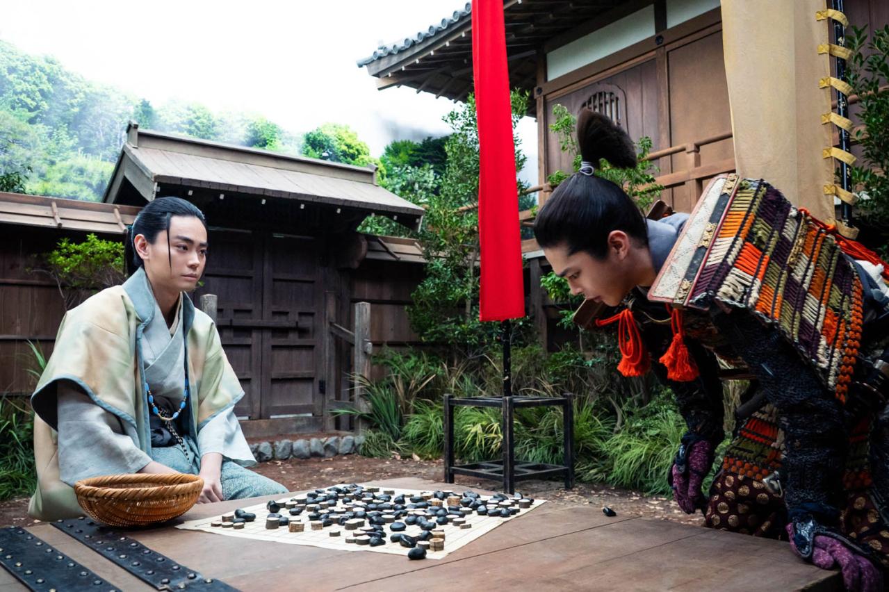 【豊臣兄弟！】小一郎（仲野太賀）が思わず殴ってしまった太田垣輝延（中野英雄）、親子共演の名シーン！（画像12）