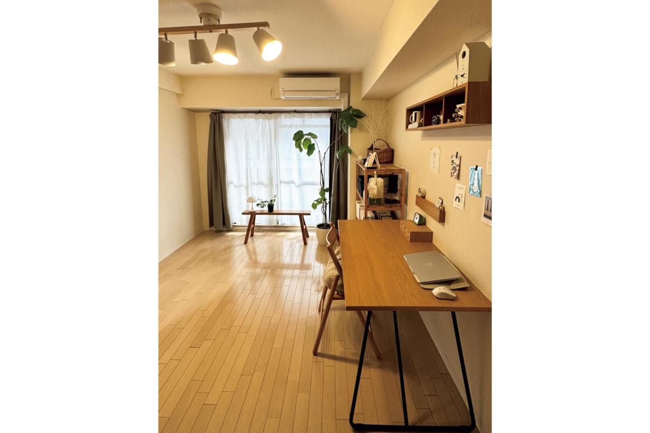 無印良品でほぼ統一のシンプル部屋。離婚を機に8割手放したじゅんさんが「持たない暮らし」を続ける理由