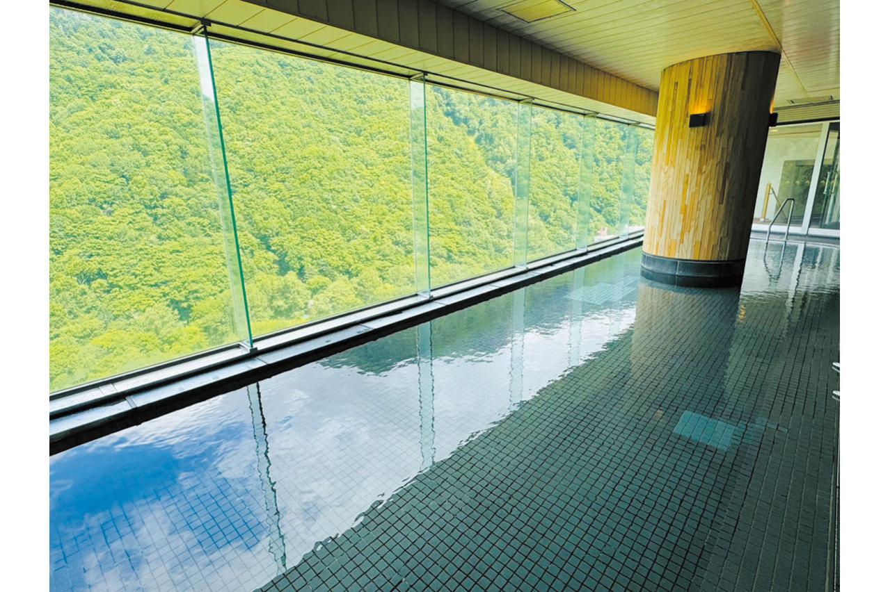 夏に行きたい北海道の温泉宿3選【阿寒湖・新冠・層雲峡】涼風に包まれる露天風呂と海景色　
