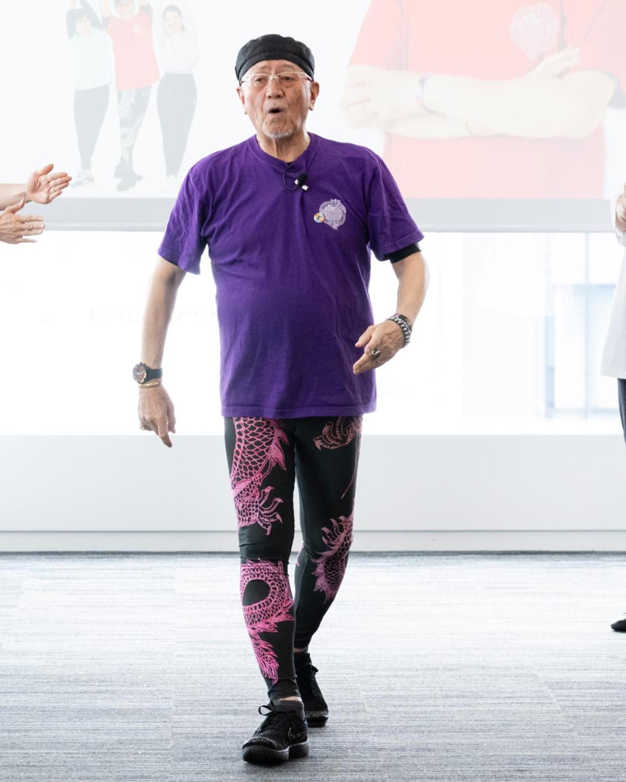 72歳・デューク更家の「健康になる歩き方」レッスン。合言葉は「気がついたら100歳だった！」（画像22）