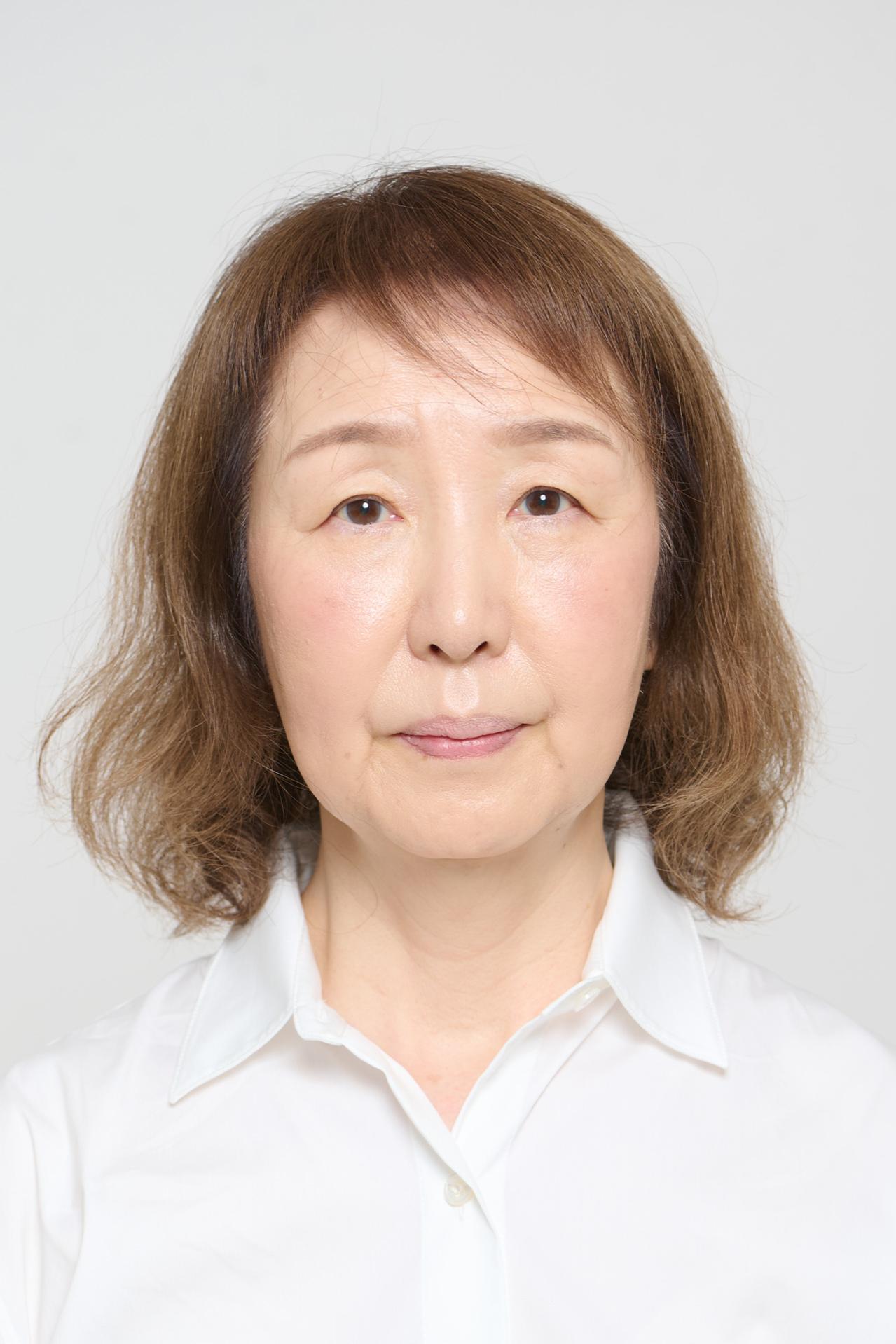 白髪もパサつきもあきらめない。62歳・63歳の「えがお美容室」お悩み解決ヘア2実例（ボブ＆ウルフレイヤー）（画像6）