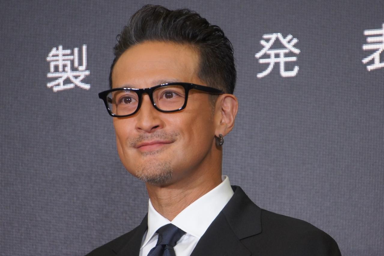 「ヒゲも白くなりましたし（笑）」松岡昌宏さん49歳。20年を振り返って語った“変わったこと、変わらないこと”