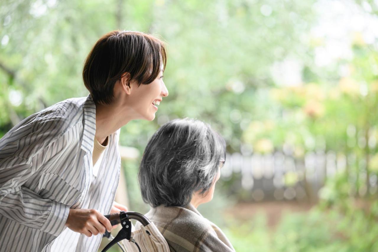 「親を施設に入れるのは親不孝？ 」罪悪感を手放し、親子が笑顔でいられる介護の選び方