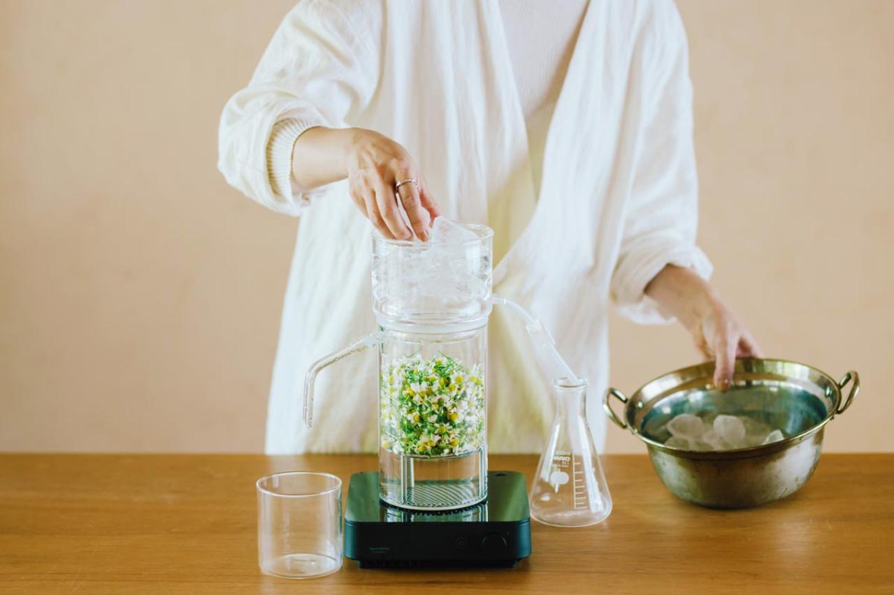 はじめてのハーブ蒸留は鍋でOK！ローズマリーの芳香蒸留水を作る6ステップ