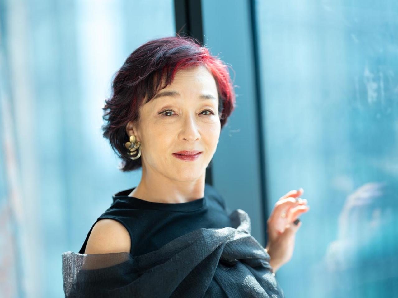 「VIVANT」で緊張感をまとう別班の司令官から、ギリシャ悲劇の王妃まで。キムラ緑子さん64歳の現在地（画像2）