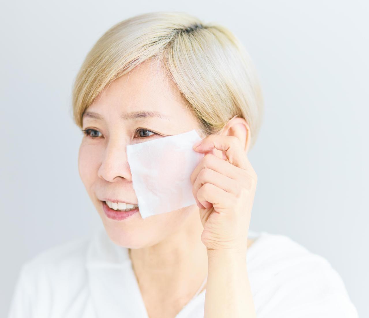 ヘアメイク職人・化け子さんに学ぶ、大人肌と髪の「落とすケア」習慣と薄づきメイクのコツ（画像5）
