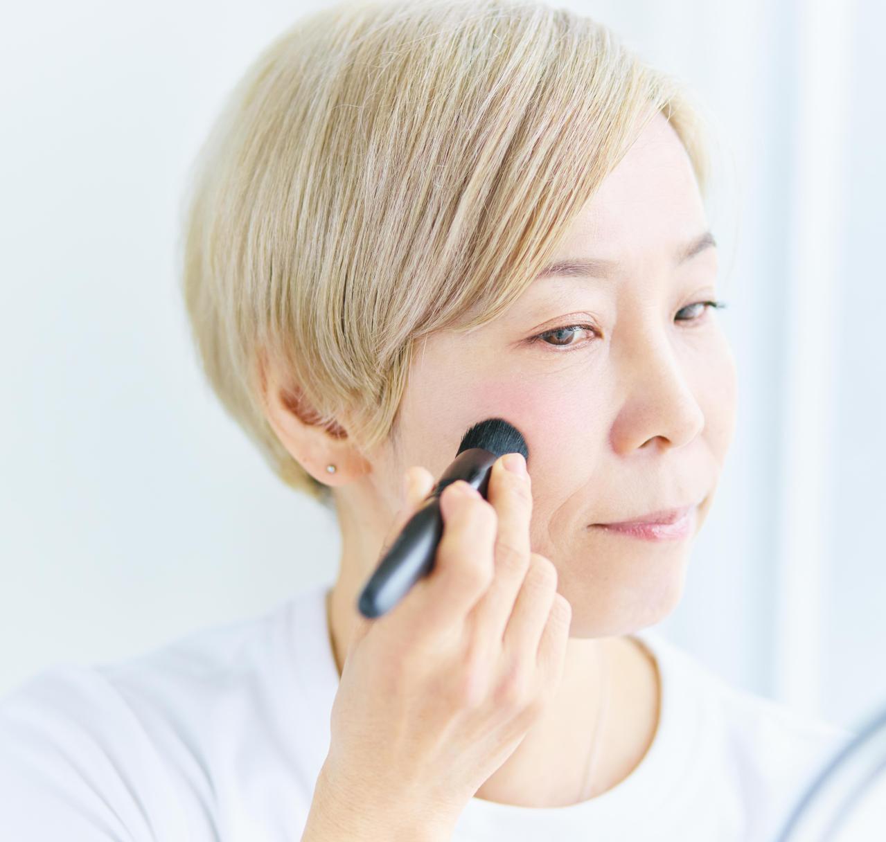 ヘアメイク職人・化け子さんに学ぶ、大人肌と髪の「落とすケア」習慣と薄づきメイクのコツ（画像10）