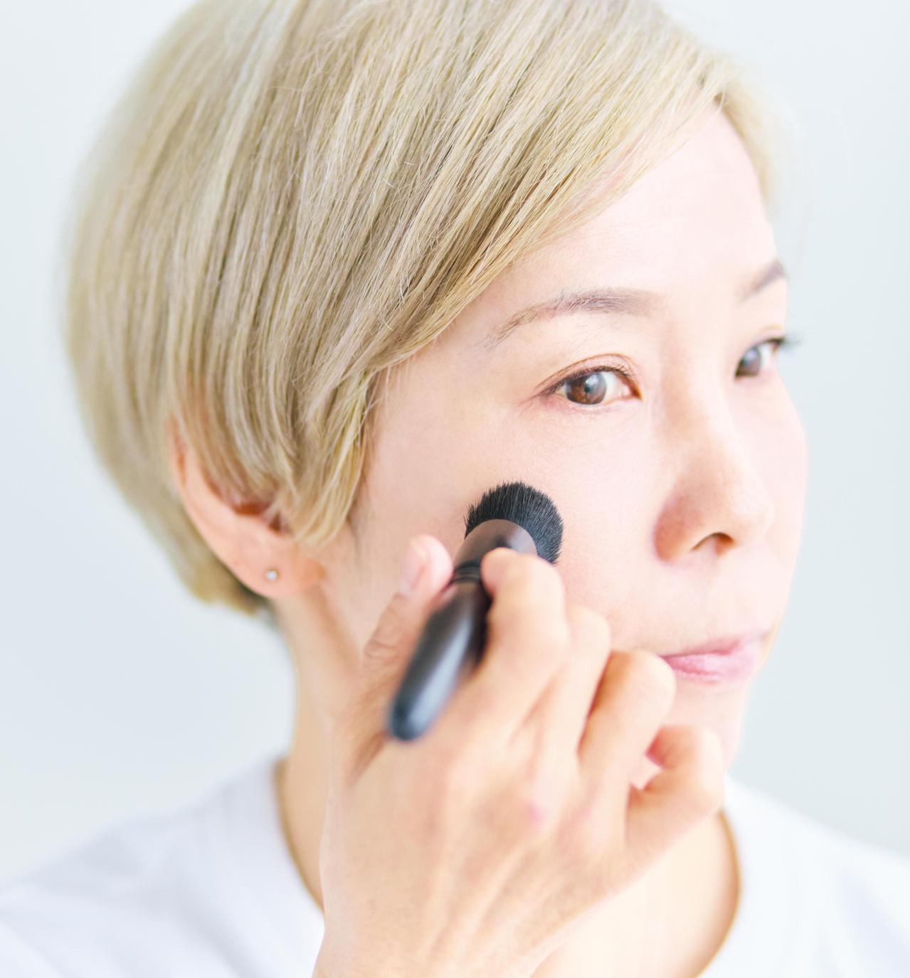 ヘアメイク職人・化け子さん【大人の肌・髪の悩み相談室】シミの厚塗り・たるみクマ・薄毛見えを自然に整えるコツ（画像6）
