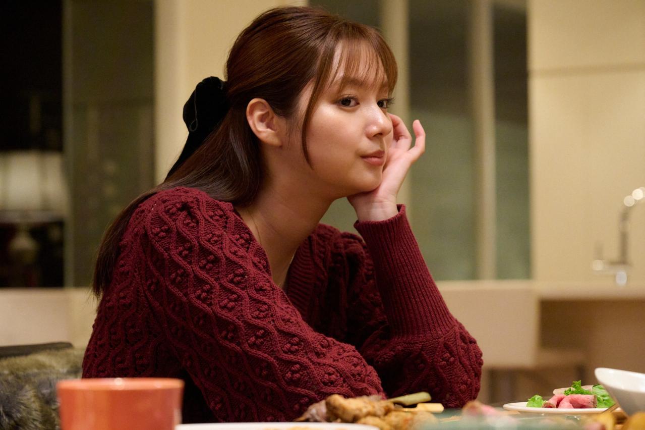 テレ東・新ドラマ【妻を引退します】第2話「権力者のパワーと闇」のあらすじは？ 娘の事故の真相を探るべく、元天才子役・鮎川穂奈未（朝日奈央）が芸能界復帰！（ネタバレあり）（画像7）