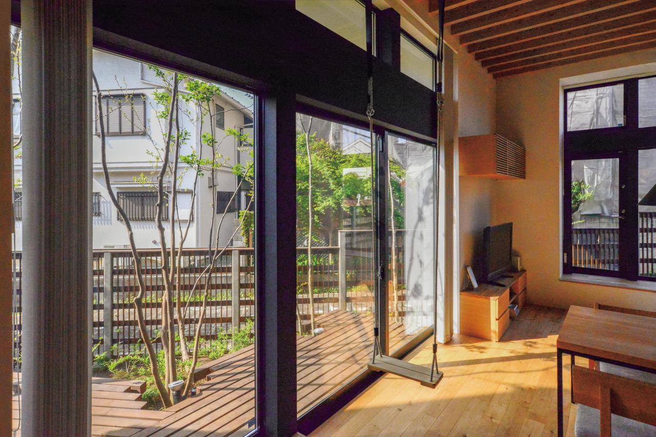 暗渠の小川跡を「渓流の庭」に再現した雑木の庭実例。果樹、野菜の収穫もできる！（画像3）