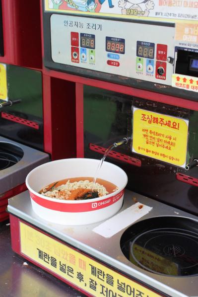 【韓国ドラマあるある】漢江で食べるラーメンは格別！コンビニで食べるカップ麺はなぜおいしい？（サムネイル画像6）