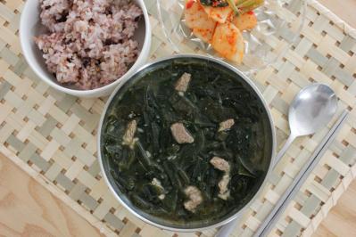 韓ドラあるある【誕生日にわかめスープ】の意味とは？「キム・サムスン」のわかめスープに入っていたものは（サムネイル画像3）