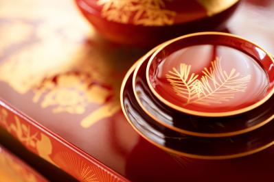 【クイズ】「初」で始まる季語。新年の季語でないものはどれ？　初昔・初鏡・初雀・初嵐・初笑