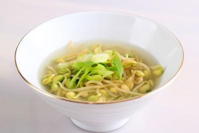 韓国ドラマあるある「豆もやしのスープ」は「愛の不時着」と「梨泰院クラス」のどのシーンに出てきた？