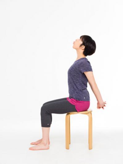 ねこ背を矯正するストレッチ方法。キャットレッチで楽しく姿勢改善（サムネイル画像5）