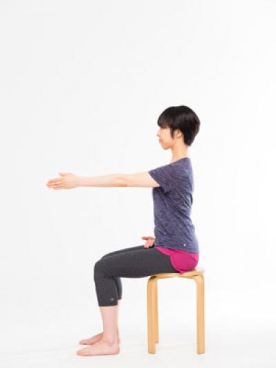 知ってる？腕を回して【腰痛予防】のやり方。座ったままで楽々！（サムネイル画像6）