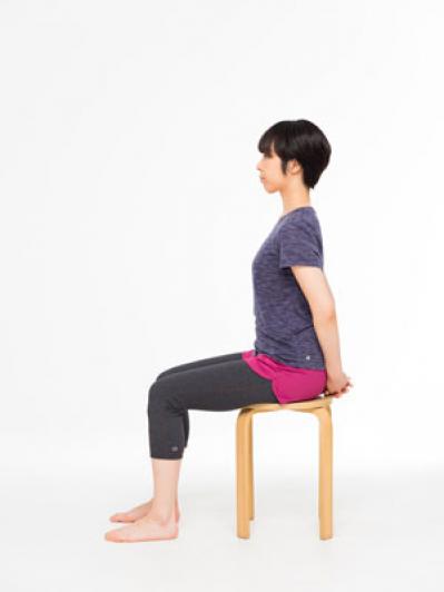 ねこ背を矯正するストレッチ方法。キャットレッチで楽しく姿勢改善（サムネイル画像2）