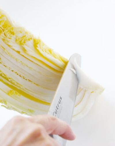 【白菜】の保存方法。「1/4個をそのまま冷蔵庫に入れる」のが間違いなワケ（サムネイル画像3）
