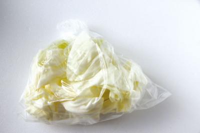 意外と知らない！【キャベツ】保存のコツ。冷蔵前のNG行動＆冷凍保存活用術（サムネイル画像3）