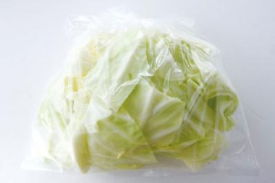 意外と知らない！【キャベツ】保存のコツ。冷蔵前のNG行動＆冷凍保存活用術（サムネイル画像2）
