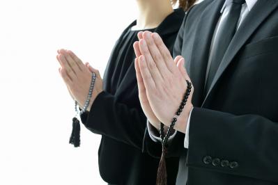 【葬儀のマナー】お悔やみ、葬儀でNGの言葉とは？50代から心得ておきたい冠婚葬祭の常識（サムネイル画像2）