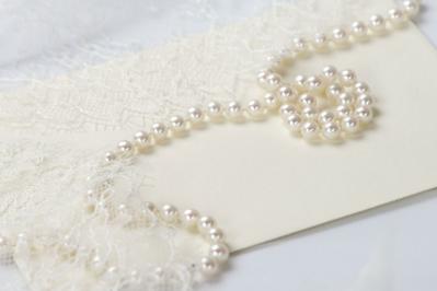 【結婚式のマナー】若い世代から挙式の招待状が届いたときの返信のルールとは？50代から心得ておきたい冠婚葬祭の常識