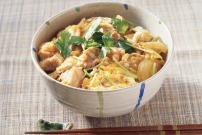 絶品【親子丼】の煮汁の配合とは？　すっきりした味のアレンジレシピも紹介