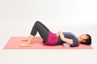 ねこ背を矯正するストレッチ方法。キャットレッチで楽しく姿勢改善