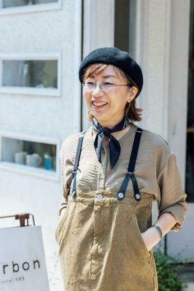 めがね選びの達人に聞く、どんな色みの服とも相性のいいめがねとは？　マチュア世代めがねスタイル第2回（サムネイル画像4）